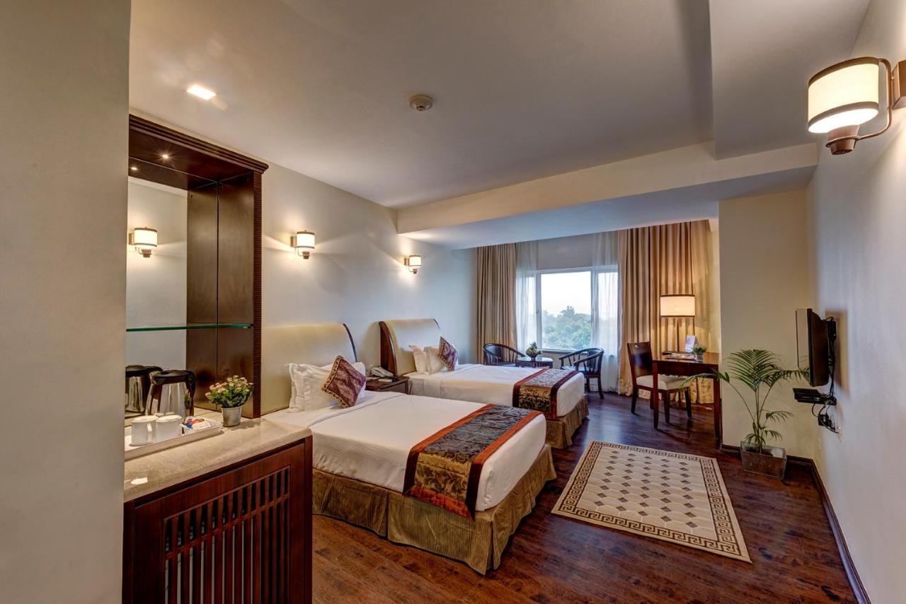 Burnpur The Fern Residency Galaxy Mall מראה חיצוני תמונה